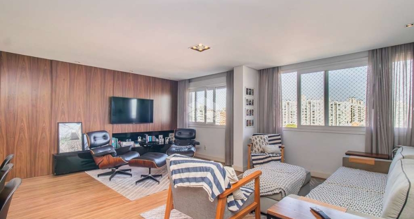 Apartamento 3 dormitórios transformados em 2 e 2 vagas cobertas, próximo ao Shopping Iguatemi. / Porto Alegre