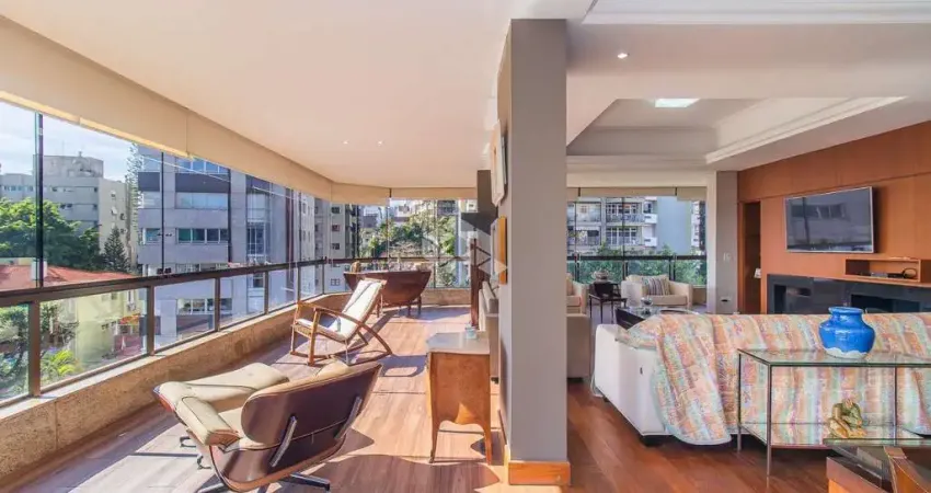 Apartamento de 244m2 composto por 3 suítes e 4 vagas de garagem próximo ao parcão!