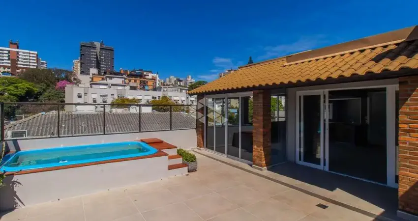 Cobertura no bairro auxiliadora, de frente, desocupada e com 235m² privativos bem distribuídos!