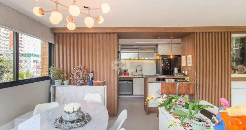 Apartamento de 90m² de área privativa totalmente mobiliado e decorado por arquiteto com móveis planejados de ótimo acabamento a venda no bairro petrop