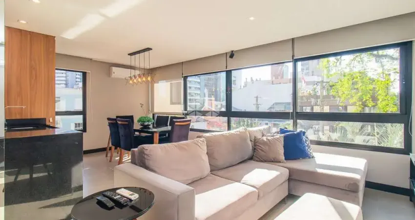 Apartamento decorado e mobiliado com 107m² privativos, 2suítes e 3 vagas no petrópolis