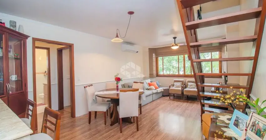 Cobertura reformada com placa solar e tomada para carro elétrico