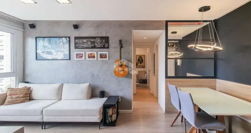 Apartamento reformado de 2 dormitórios, com suíte e 2 vagas, no passo da areia