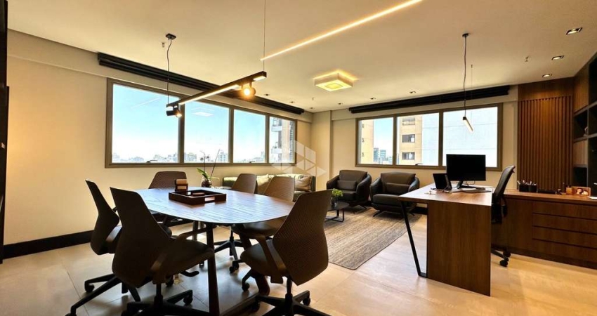 Sala comercial mobiliada 45m²  andar alto com vaga no petrópolis