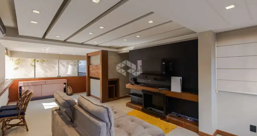 Apartamento garden 169m2,  2 dorm, sendo 1 suíte, c/jacuzzi, parrilla, forno de pizza, lareira e churrasqueira, 2 vagas, no bairro petrópolis