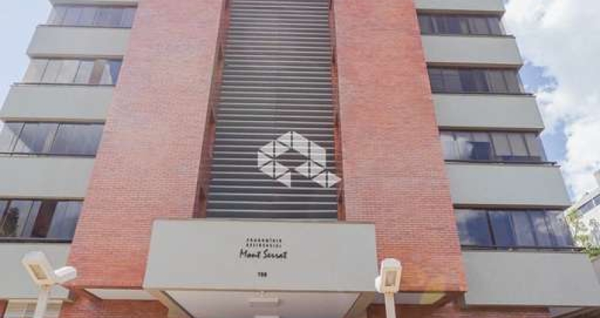 Apartamento de 147 m2 com 3 dormitórios e 2 vagas no Mont Serrat