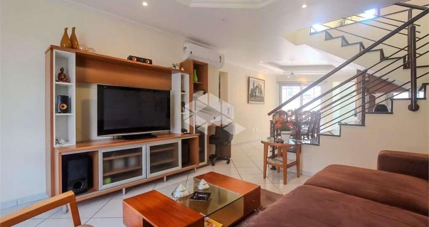 Casa 250m² com 4 Dormitórios em Condomínio Fechado no Ecoville