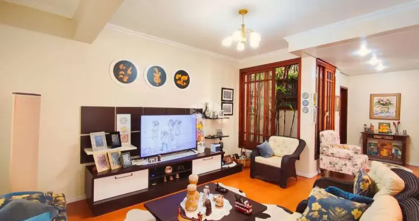 Casa 300m² com 3 Dormitórios no Bairro Partenon, com Suíte Master, Piscina e Vista Panorâmica