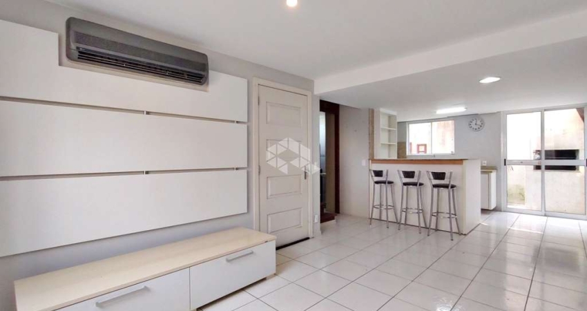 Casa em Condomínio de 03 dormitórios  com 84m² privativos e vaga no Jardim Itu - Porto Alegre