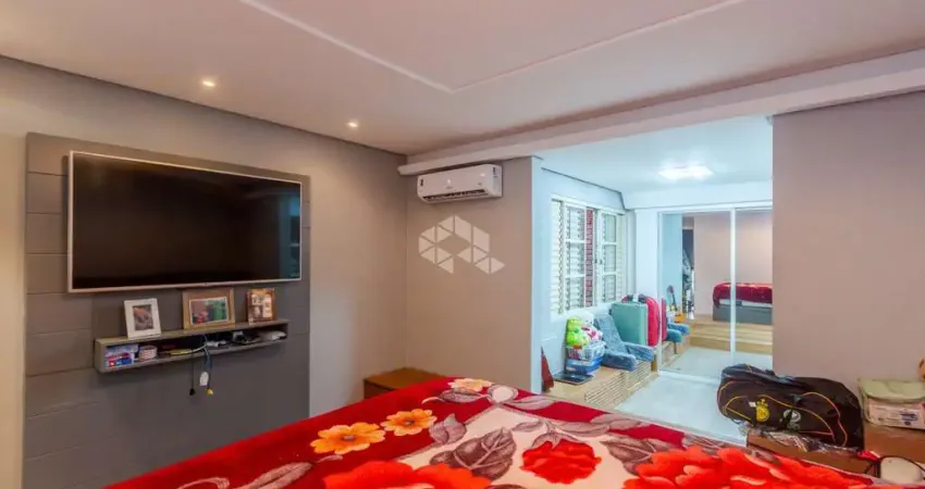CASA SEMI MOBILIADA 2 DORMITÓRIOS COM SUÍTE E VAGA ESCRITURADA - MORRO SANTANA