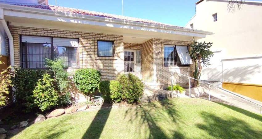 Bela Casa de 04 dormitórios e 02 suítes com 153m² Privativos no do Jardim Itú.