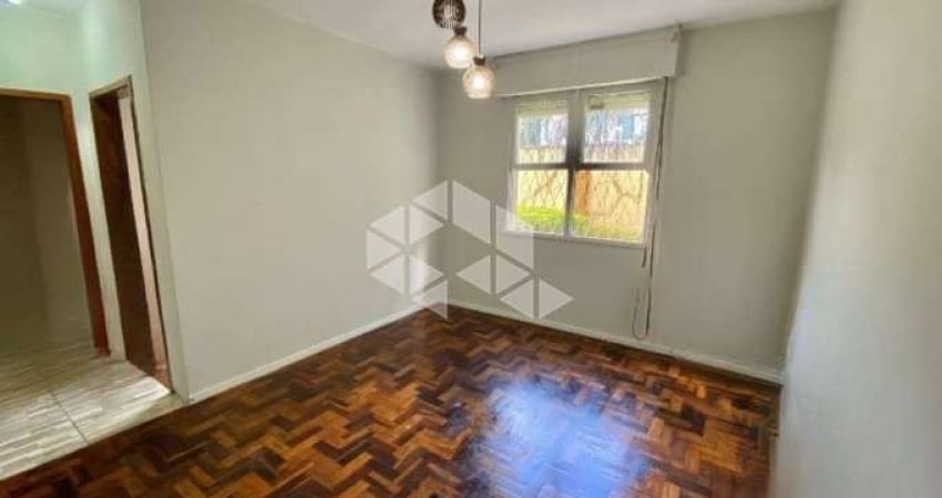 Apartamento 2 dormitórios com pátio e vaga rotativa no Passo D'Areia