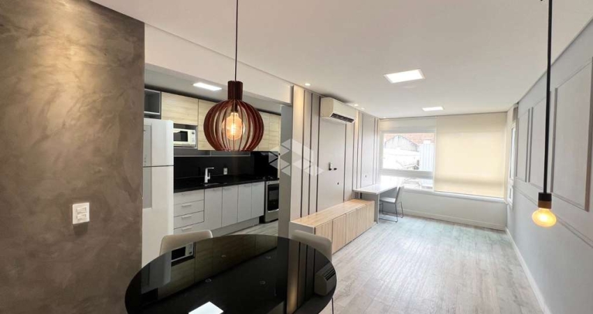 APARTAMENTO MOBILIADO COM 1 DORMITÓRIO COM SUÍTE E VAGA COBERTA  COBERTA -CENTRO
