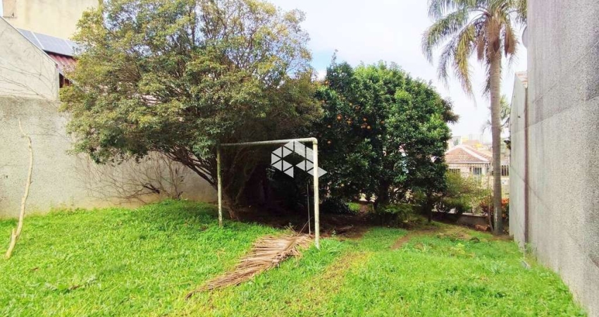 Terreno residencial medindo 10mX33m no bairro Jardim São Pedro em Porto Alegre. Aceita financiamento!