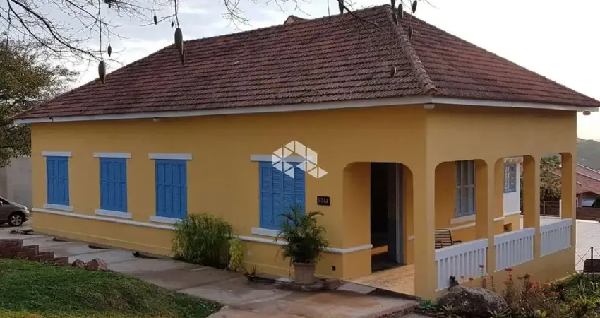 Casa diferenciada e reformada em um terreno de mais de 1.200m², em estilo colonial o
