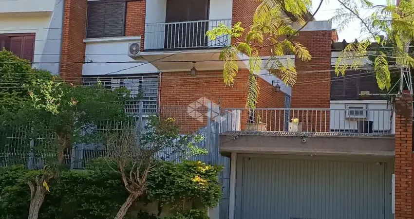 Casa/ sobrado 3 dormitórios com 1 suíte, dependência e 2 vagas cobertas - teresópolis