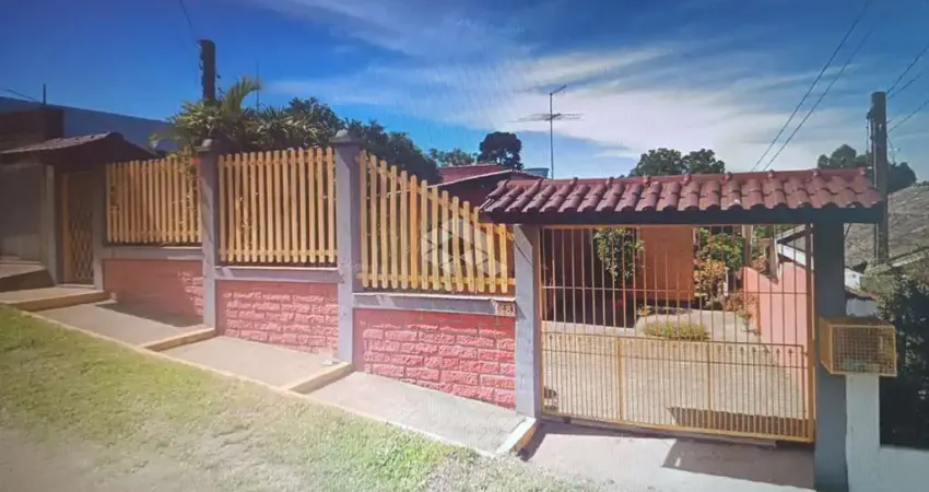 Terreno com 2 casas com 2 dormitórios, 1 vaga e pátio - são tomé