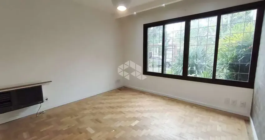 Casa sobrado, em ótima localização, 218m², bairro auxiliadora.