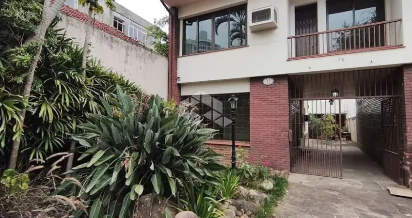 Casa sobrado, em ótima localização, 218m², bairro auxiliadora.