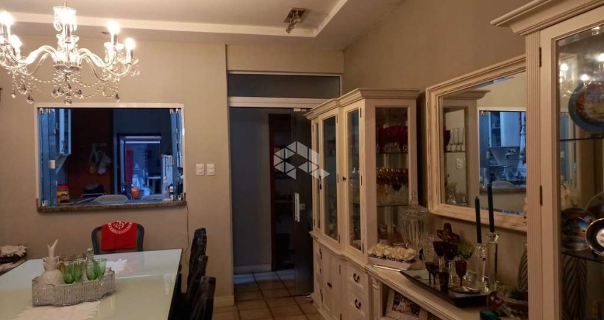 Casa à venda na Cidade Baixa com 5 quartos e amplo espaço de lazer