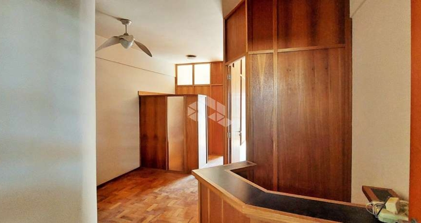 Sala comercial de 35m², no sétimo andar no edifício Uarumã