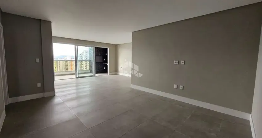 Apartamento com 3 suítes em Campinas, São José-SC