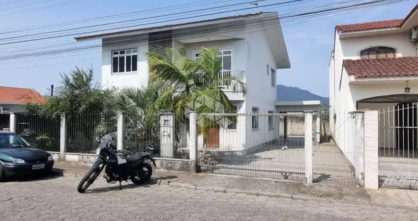 Casa com 5 quartos à venda na Acioli Nunes dos Santos, 446, Centro, Palhoça