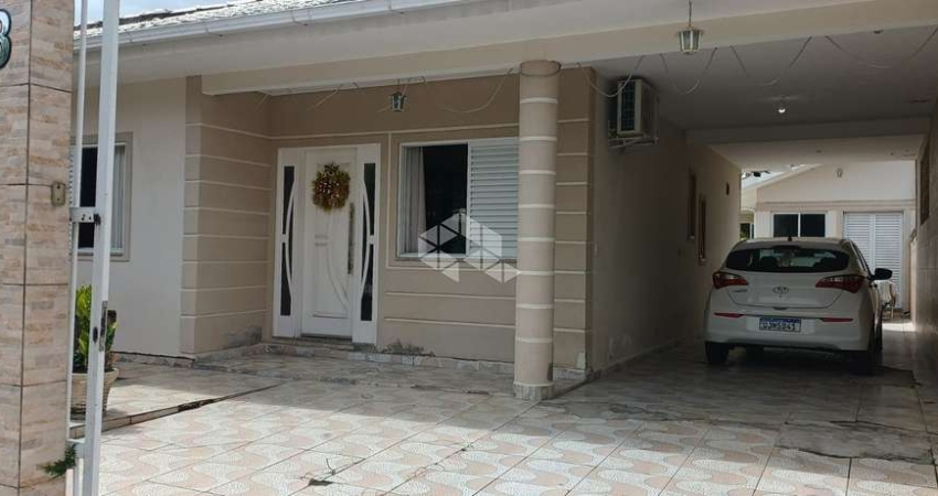 Casa com 3 quartos à venda na Rua José Roberto da Silva Andreani, 3, Serraria, São José
