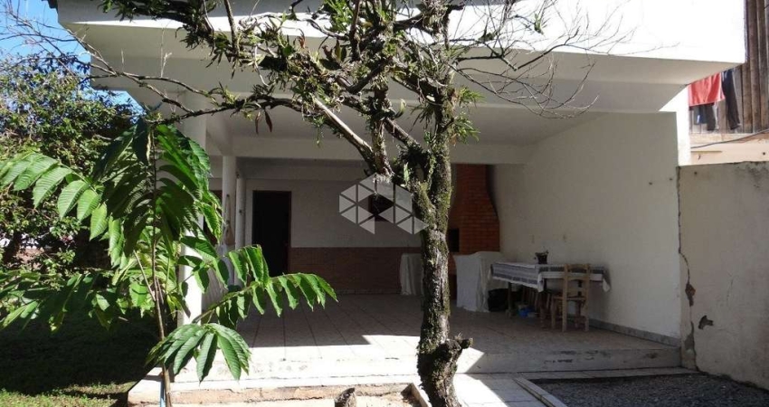 Casa a venda no Córrego Grande, com 4 dormitórios e terreno grande