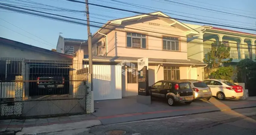 Casa com 4 quartos/dormitórios/área comercial