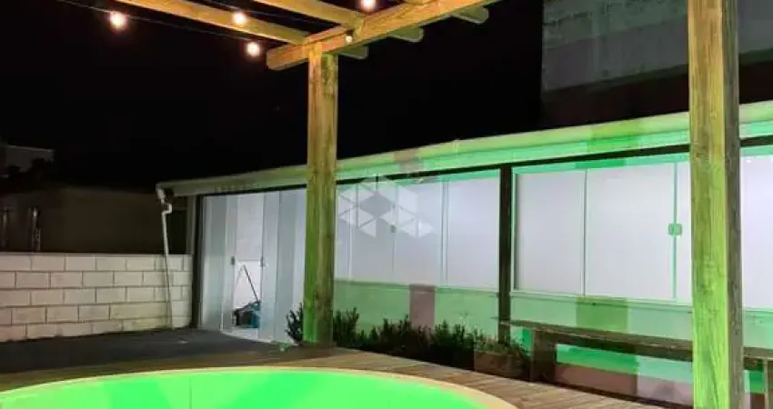 Casa à venda na Praia do Meio - com área gourmet e jacuzzi!