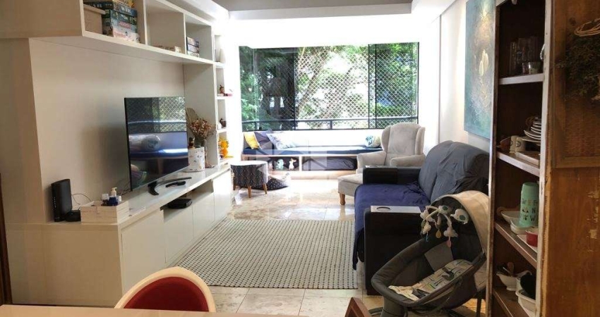 Ótimo apartamento de 2 dormitórios, com suíte, no bairro Petrópolis.