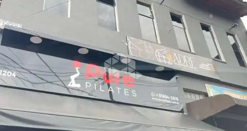 Predio comercial com dois Salão á venda na Avenida Antonelo da Messina