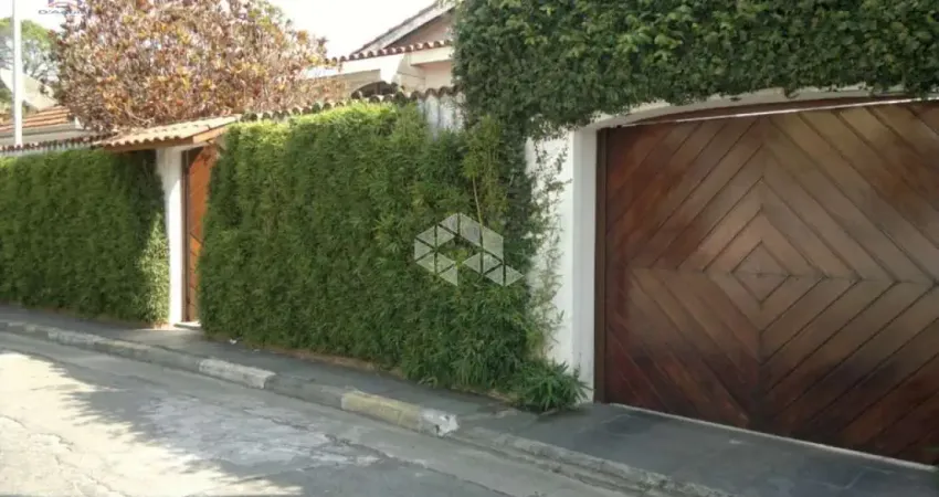 Casa Sobrado à Venda no Tremembé com 6 Quartos (3 Suítes)