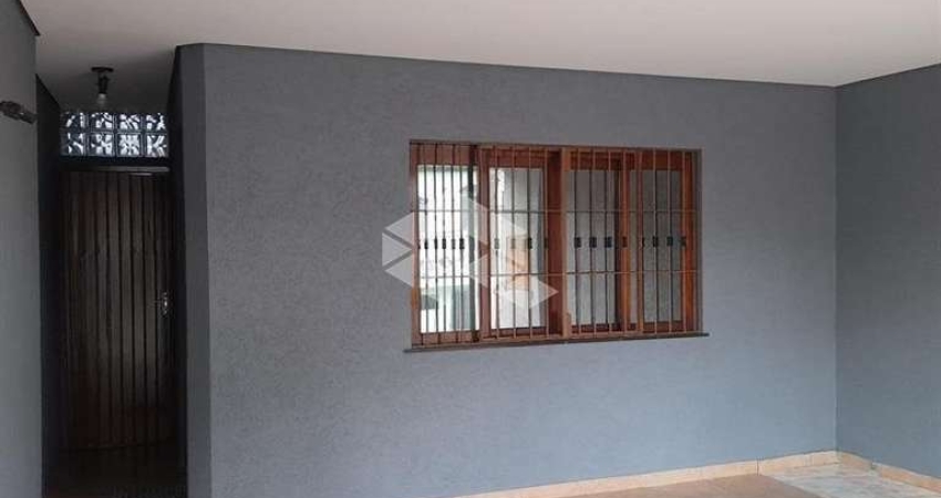 Sobrado com 3 dormitórios e suíte a venda na vila Medeiros.