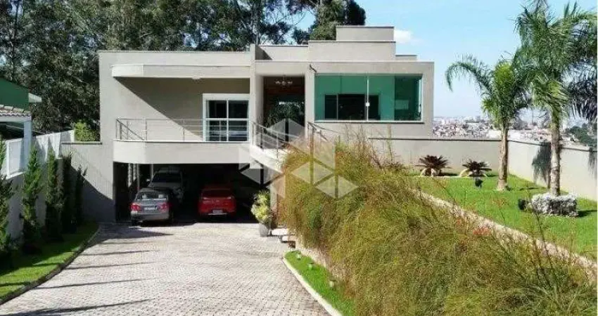 Casa de alto Padrão na subida da Serra com 06 dormitórios (03 suítes) e 10 vagas