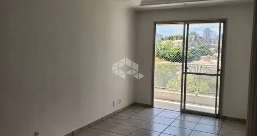 Apartamento de 56m², face norte, 2 dormitórios, sala com boa iluminação natural, cozinha e 1 vaga de garagem.