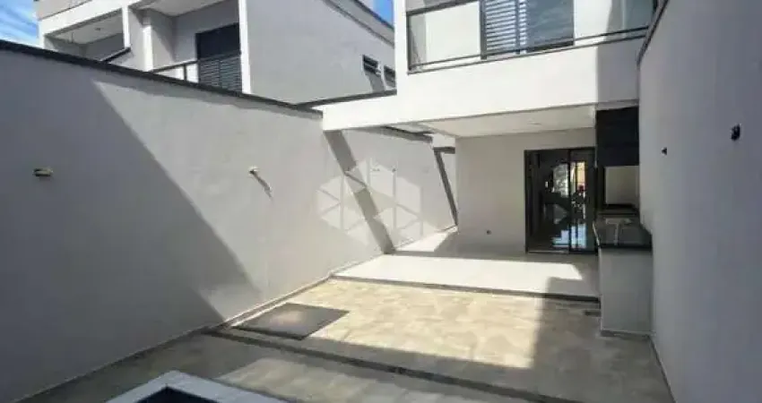 Sobrado Novo com 3 Suítes e Piscina à Venda na Vila Rosália - Próximo ao Lago dos Patos