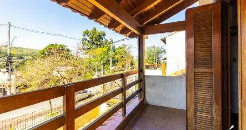 Casa com 3 quartos à venda na Rua Octávio de Souza, 1005, Teresópolis, Porto Alegre