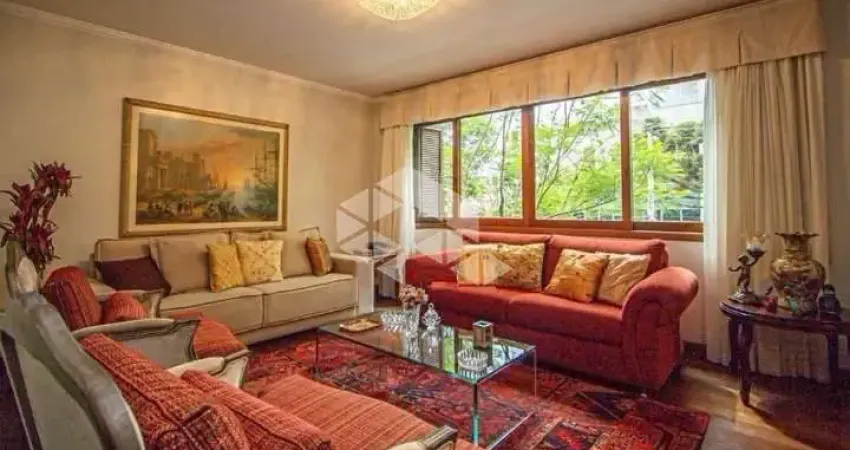 Apartamento 04 dormitórios com 2 vagas no Petrópolis