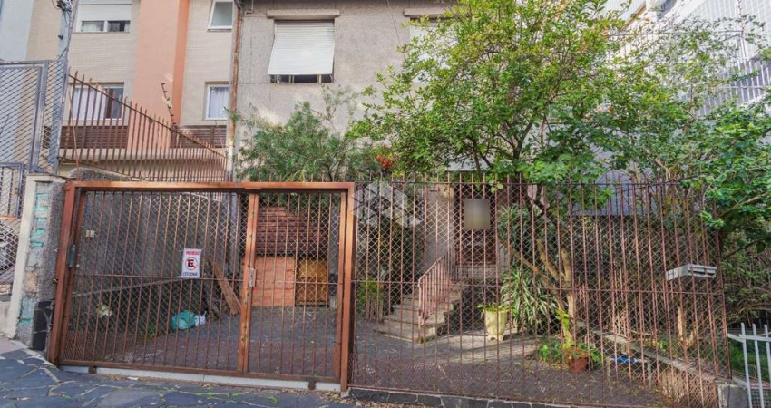 Casa 4 Dormitórios na Auxiliadora próximo a Tok &amp; Stok