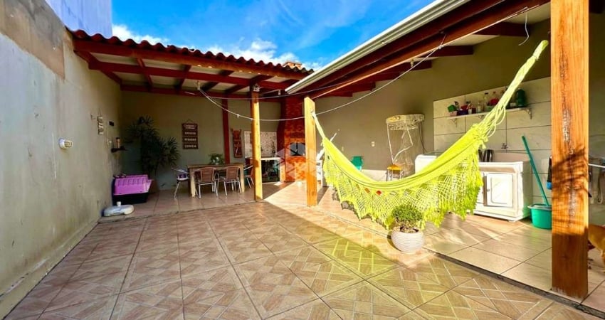 Casa térrea com 2 quartos, espaço gourmet no Bairro Ozanan em Canoas