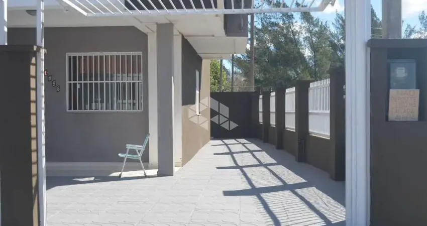 Sobrado, 3 dormitórios, sendo 1 suite no Centro de Tramandaí