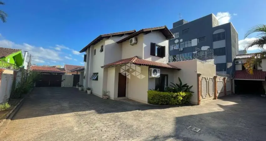 Sobrado de 138 m2 em condomínio fechado com 3 quartos sendo 1 suíte no centro de canoas.