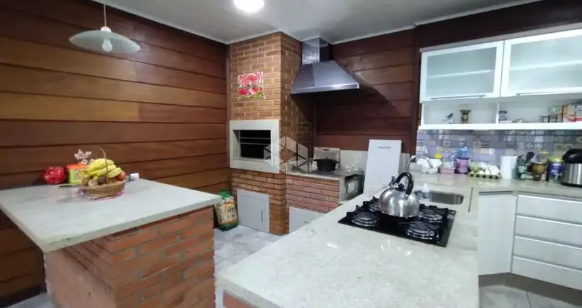 Casa com 3 quartos,com Suíte e Espaço Gourmet - Amplo Terreno com Potencial de Lazer
