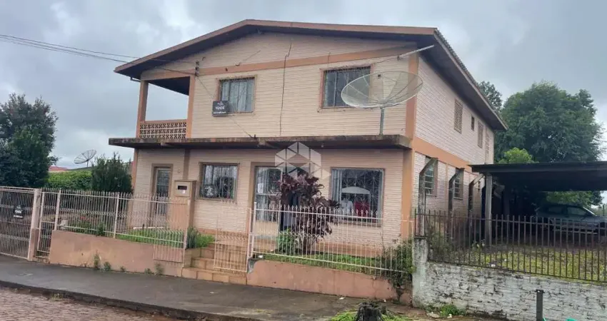 Sobrado com 4 quartos, 2 vagas de garagem coberta, 250 m² centro - sertão rs