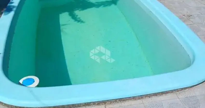 Casa mista em balneário pinhal sul - 4 dormitórios, piscina e amplo terreno!