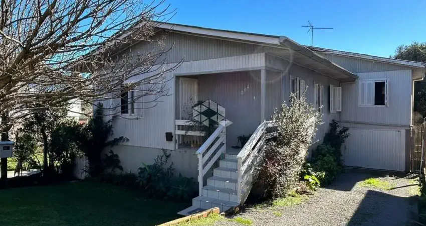 Casa com 221,00m2, 6 dormitórios, 2 vagas de garagem no bairro Belvedere