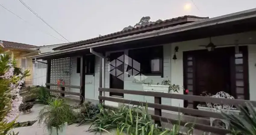 Casa com 3 quartos à venda na Fiorindo Nesello, 954, Cidade Nova, Caxias do Sul