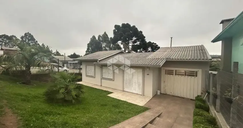 Casa de esquina com 2 dormitórios, e 2 vagas de garagem no bairro são josé